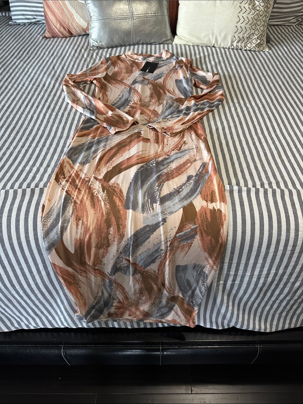 Fashion Nova Long Sleeve Midi Dress in Beige, Rust & Gray Brushstroke Print